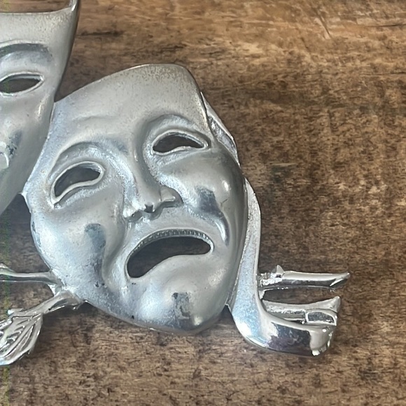 Vintage JJ Pewter Comedy Tragedy Theatre Drama Mask Pewter Brooch, Mask Pin - Picture 3 of 6